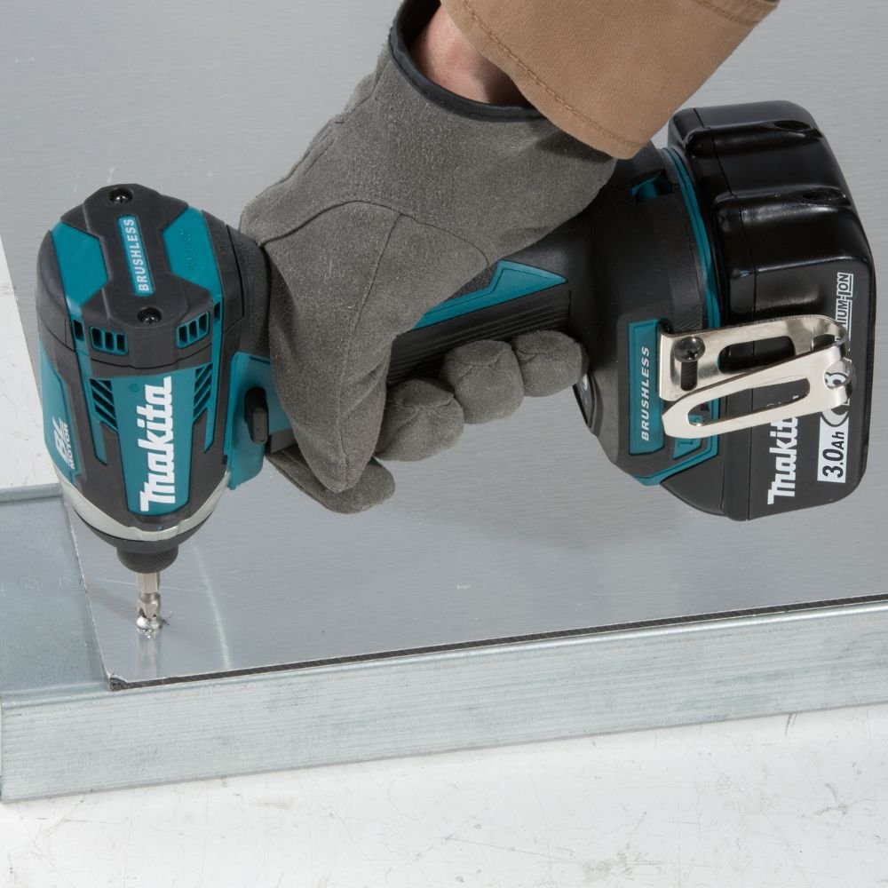 Parafusadeira de Impacto à Bateria 18V 3.0 Ah Íons-Lítio com 2 Bat. e Maleta MAKITA-DTD154RFE-BIVOLT - Imagem
