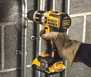 Combo Parafusadeira/Furadeira de Impacto Brushless 1/2 Pol. com 2 Baterias 20V Li-Ion Carregador 110V com Jogo de 15 Brocas e Maleta DEWALT-K8250 - Imagem